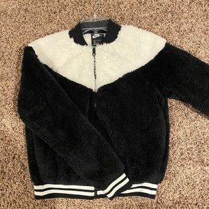 NIKE zip up jacket 🖤